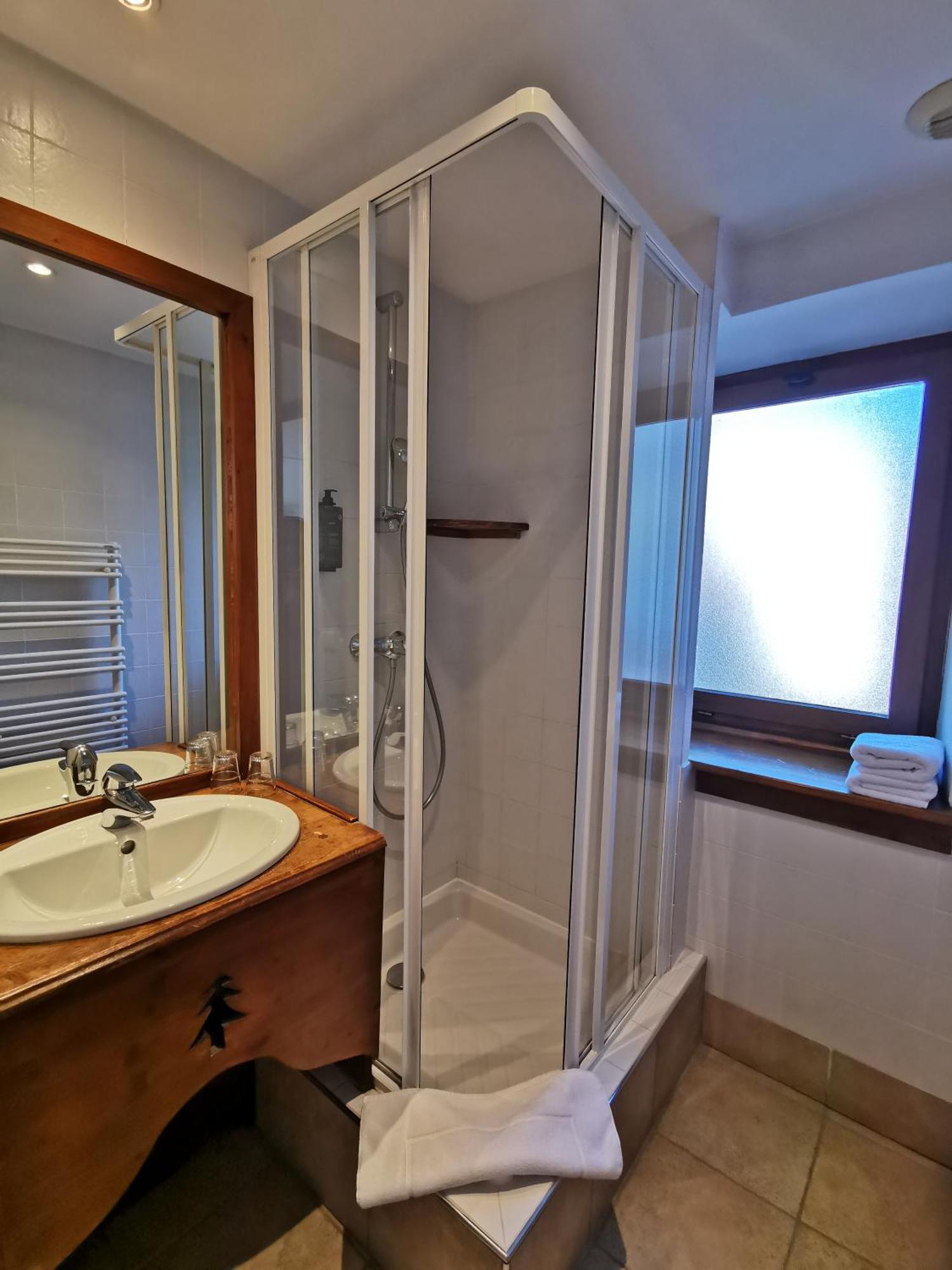 Hôtel Restaurant Angival - Chambres et Appartement Bourg-Saint-Maurice Extérieur photo