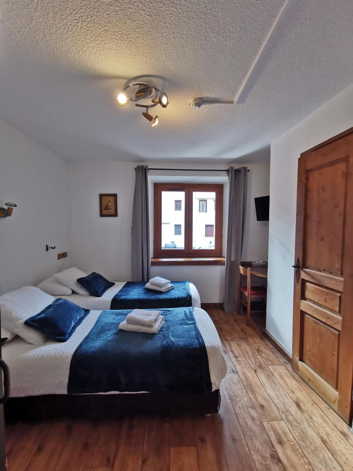 Hôtel Restaurant Angival - Chambres et Appartement Bourg-Saint-Maurice Extérieur photo