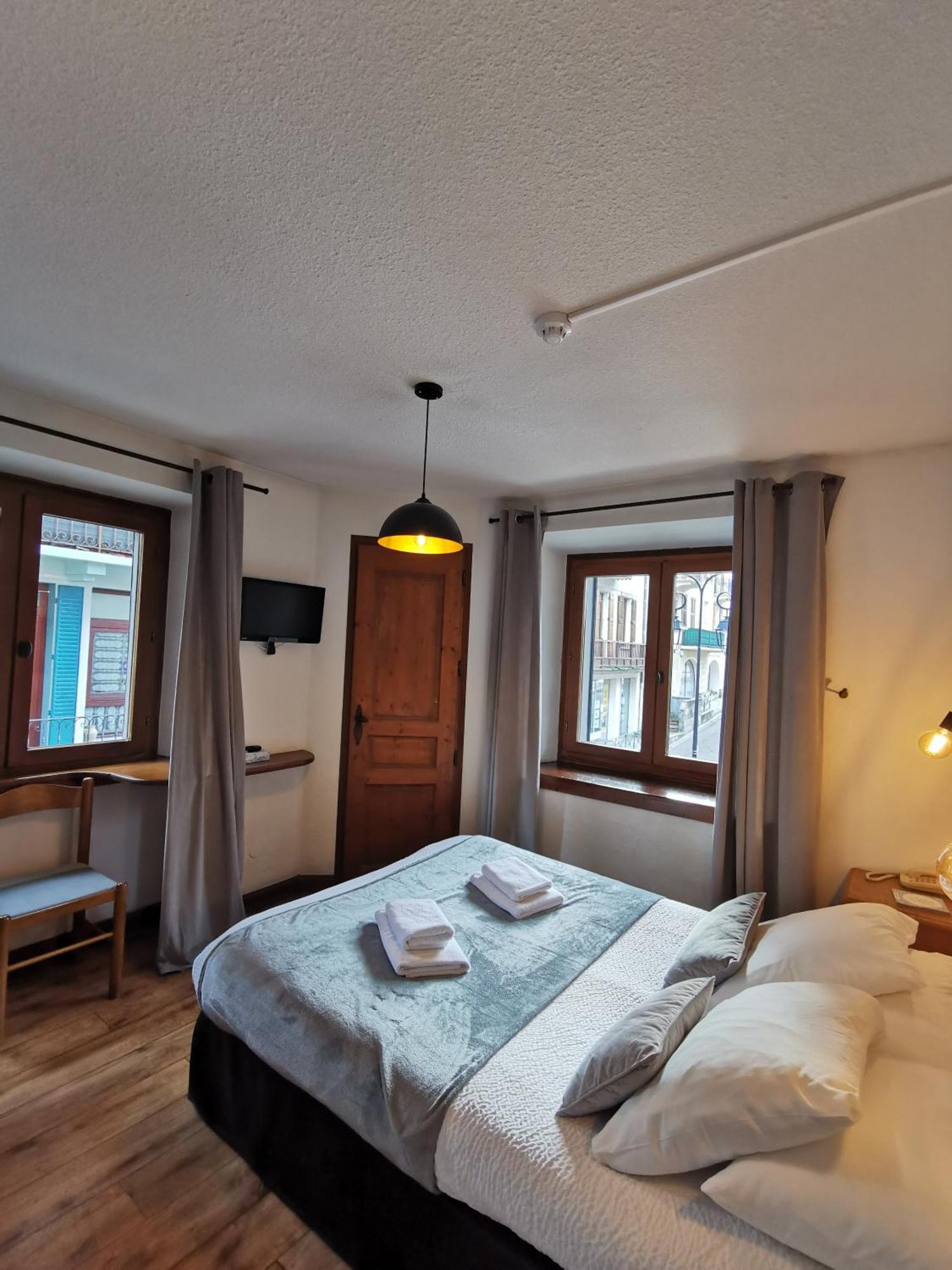 Hôtel Restaurant Angival - Chambres et Appartement Bourg-Saint-Maurice Extérieur photo