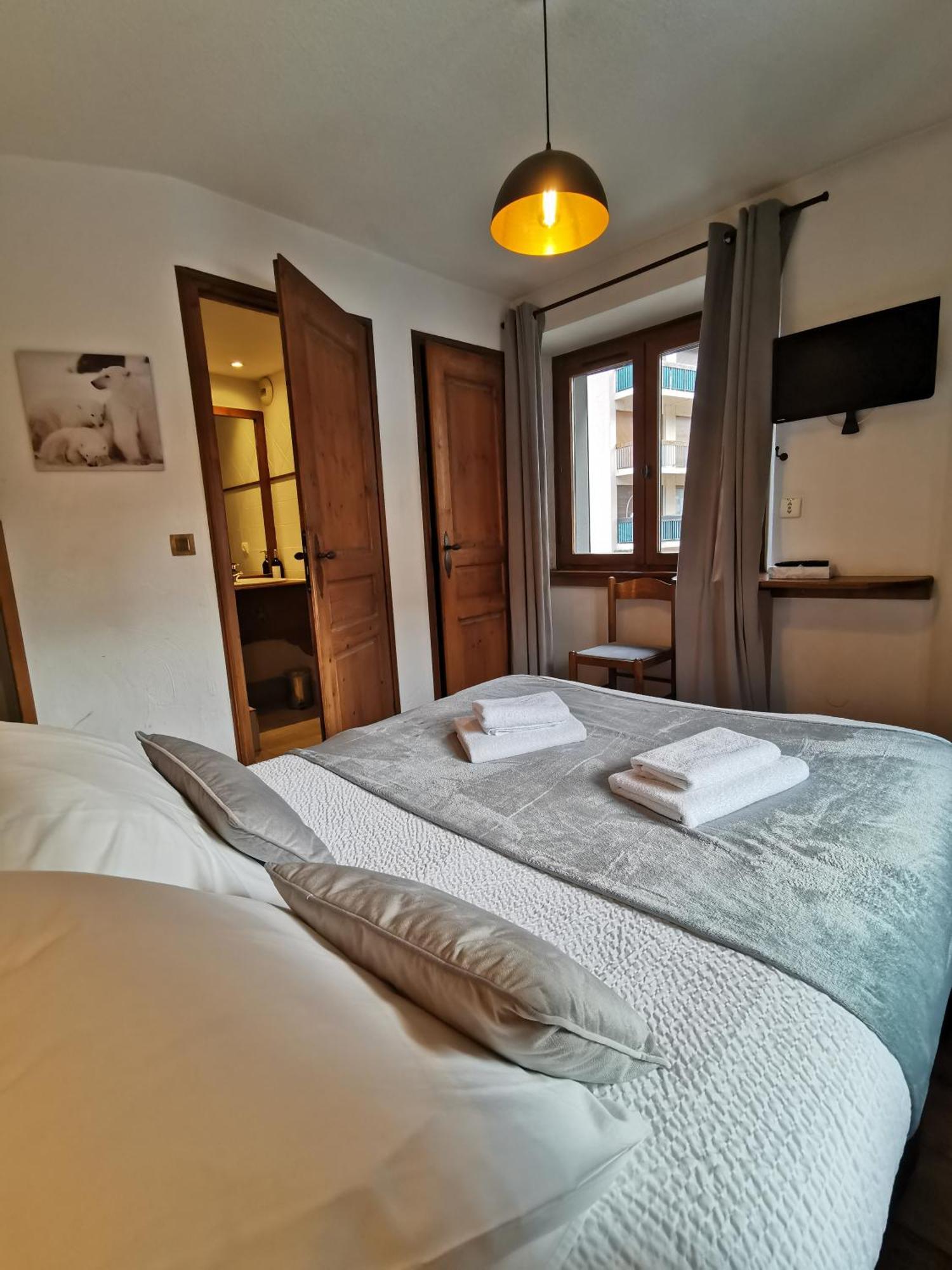 Hôtel Restaurant Angival - Chambres et Appartement Bourg-Saint-Maurice Extérieur photo